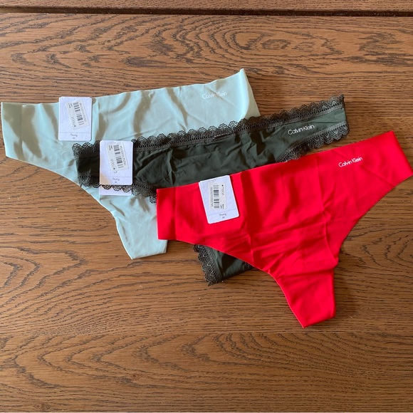 NWT Calvin Klein Thongs size M - Picture 3 of 3
